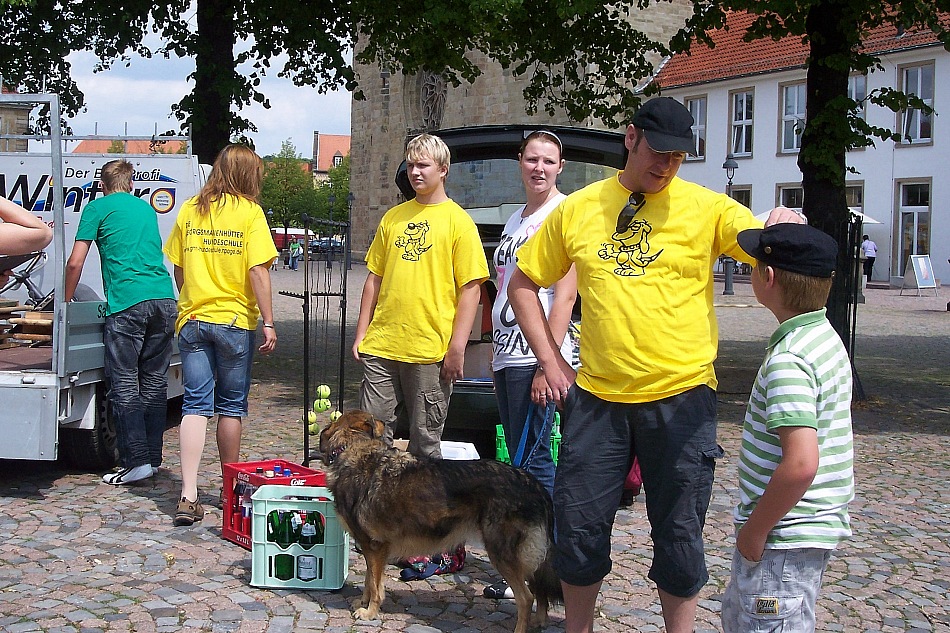 Hunderalley in Osnabrck, Juli 2010, Vorbereitung mit der Helfer-Crew